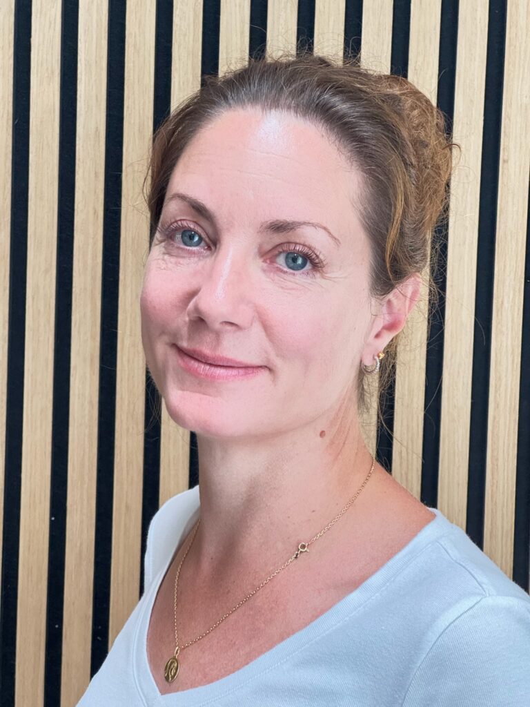 Heilpraktikerin Amélie Haas, Porträt in ihrer Kölner Praxis